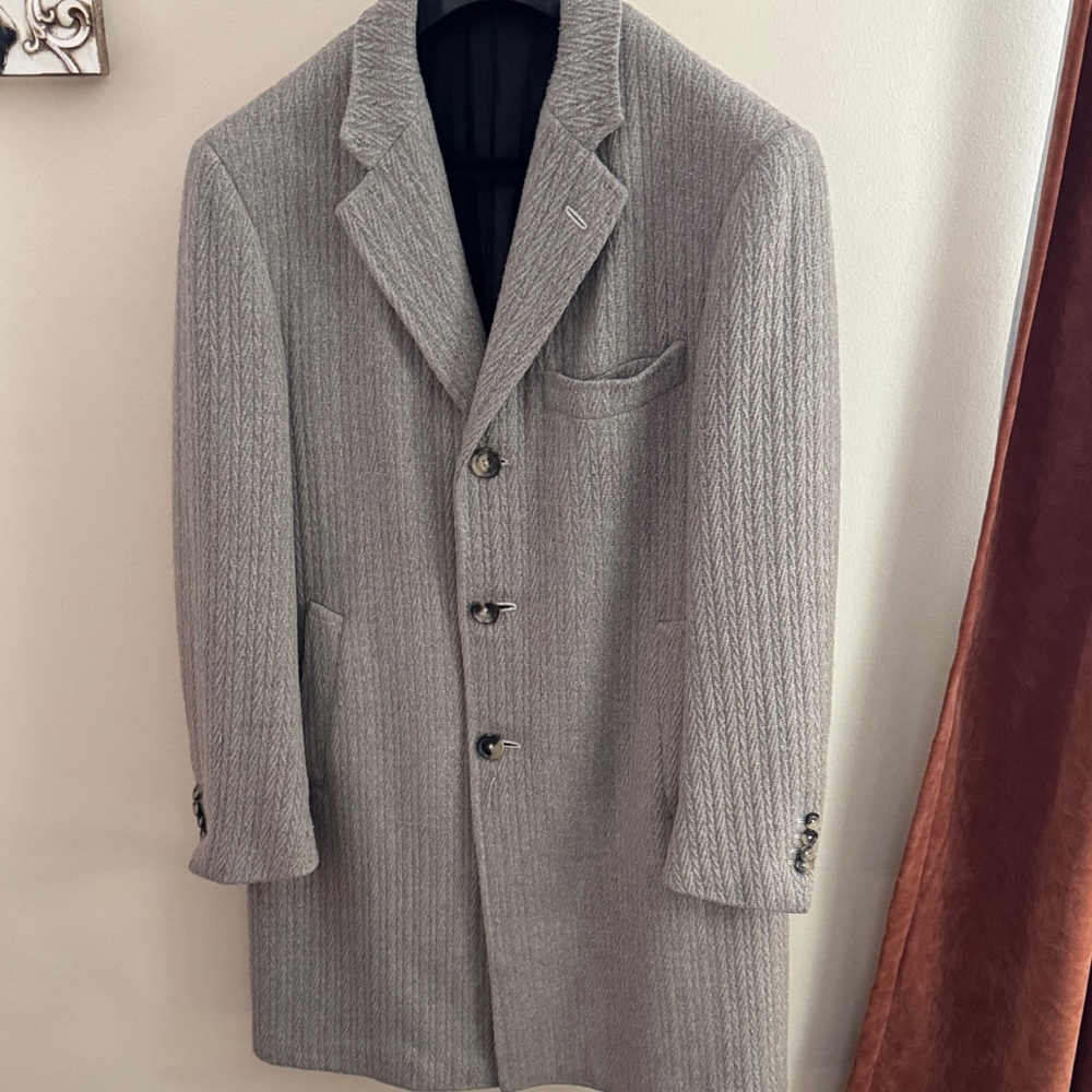 Isaia Gray Men's Coat-in excellent condition, rarely worn.